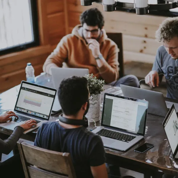 Des consultants informatiques